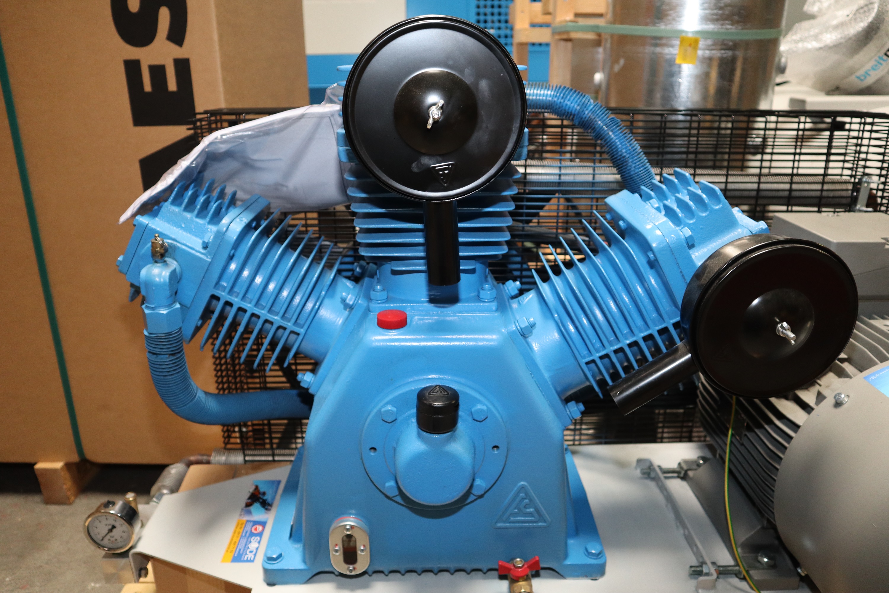 11 kW Kolbenkompressor 1220 l/min ALMIG HLA 15-10