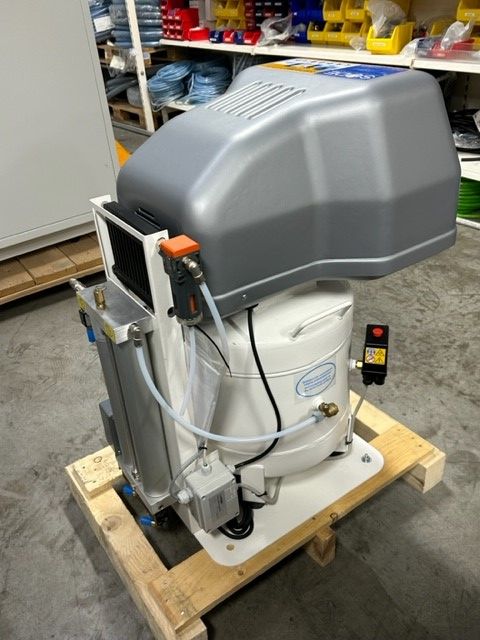 Ölfreier Kolbenkompressor 320-50W-ES-3M schallgedämmt mit Trockner