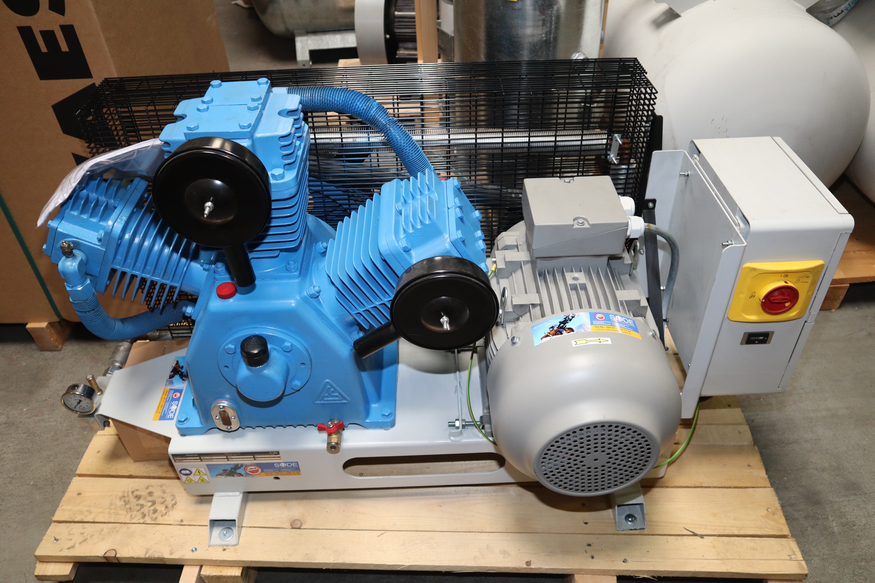 11 kW Kolbenkompressor 1220 l/min ALMIG HLA 15-10